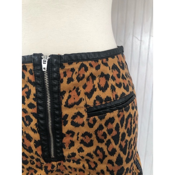 UO High Rise Pin Up Leopard Short - Picture 3 of 5
